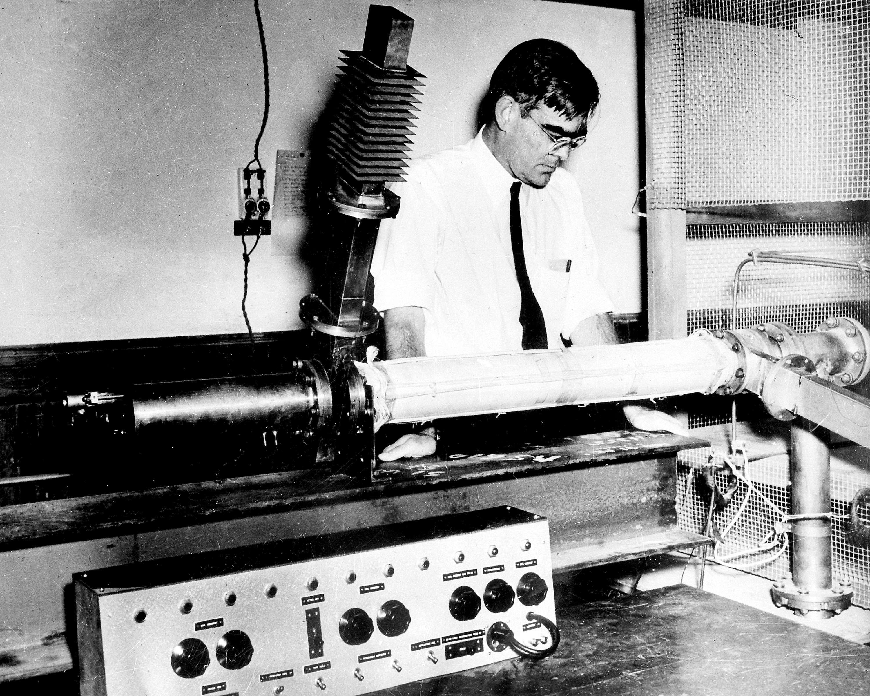 William W. Hansen standing by the Mark I electron linear accelerator prototype